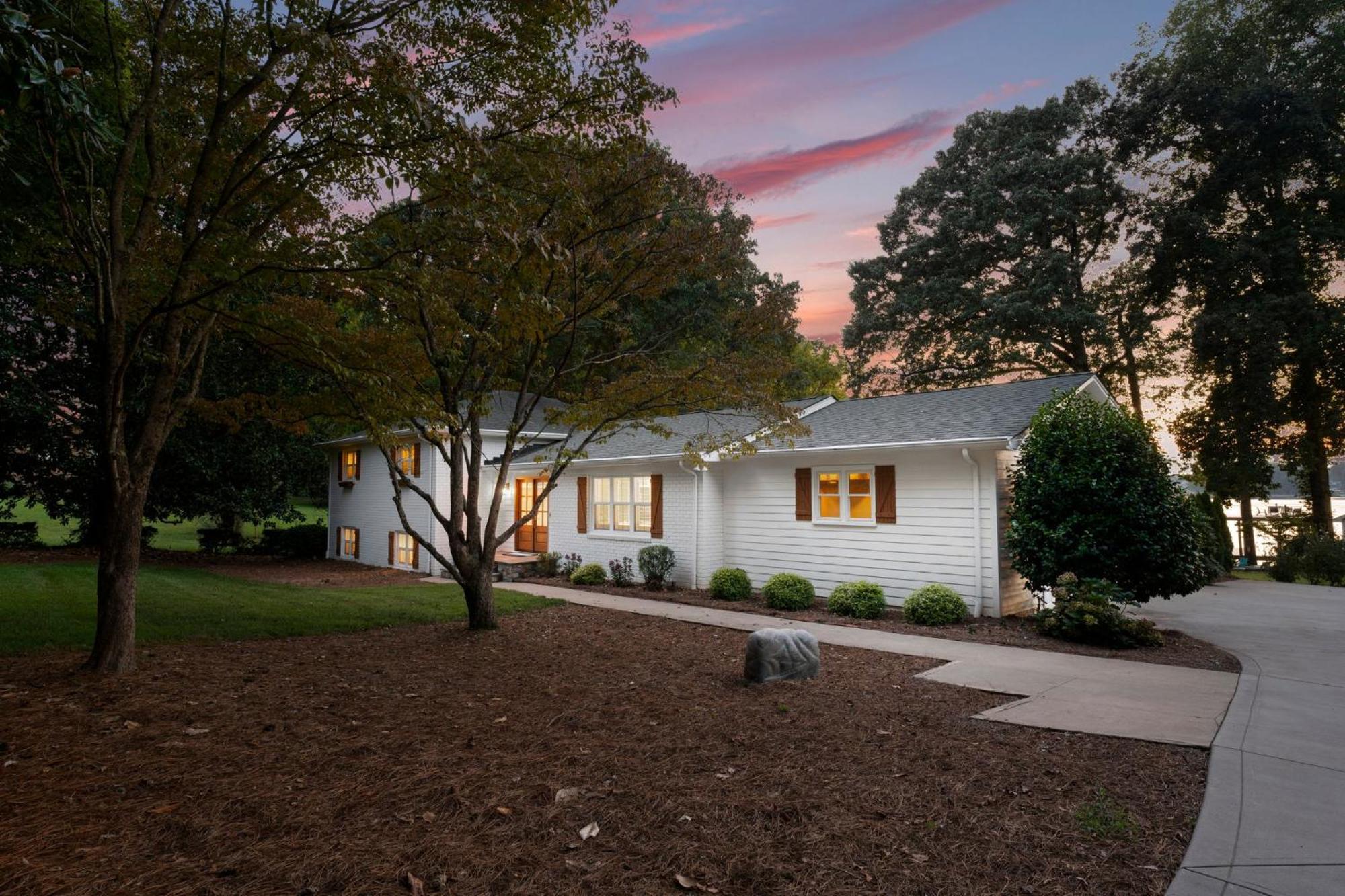 Lakefront Living Mooresville Exterior photo
