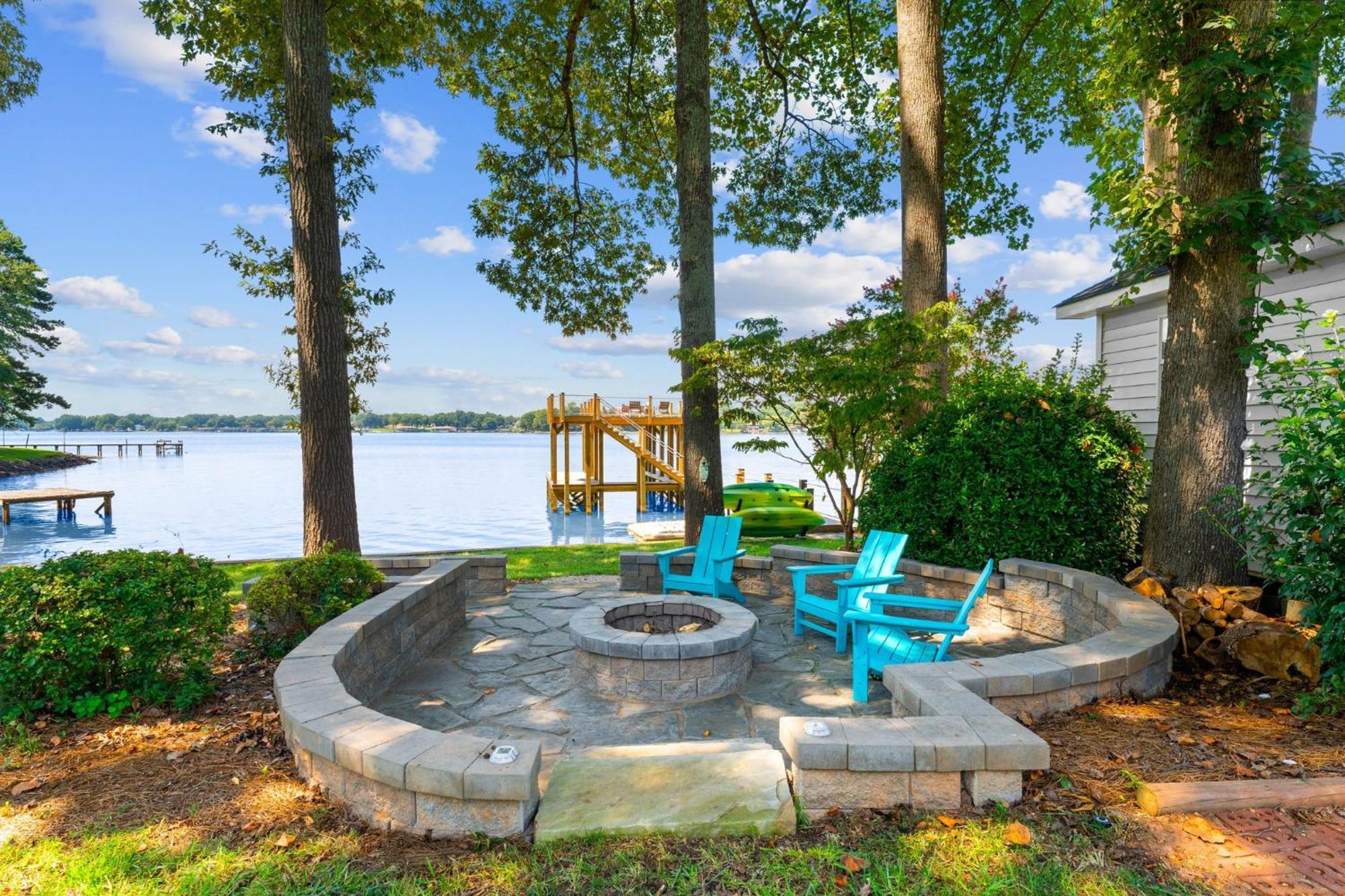 Lakefront Living Mooresville Exterior photo