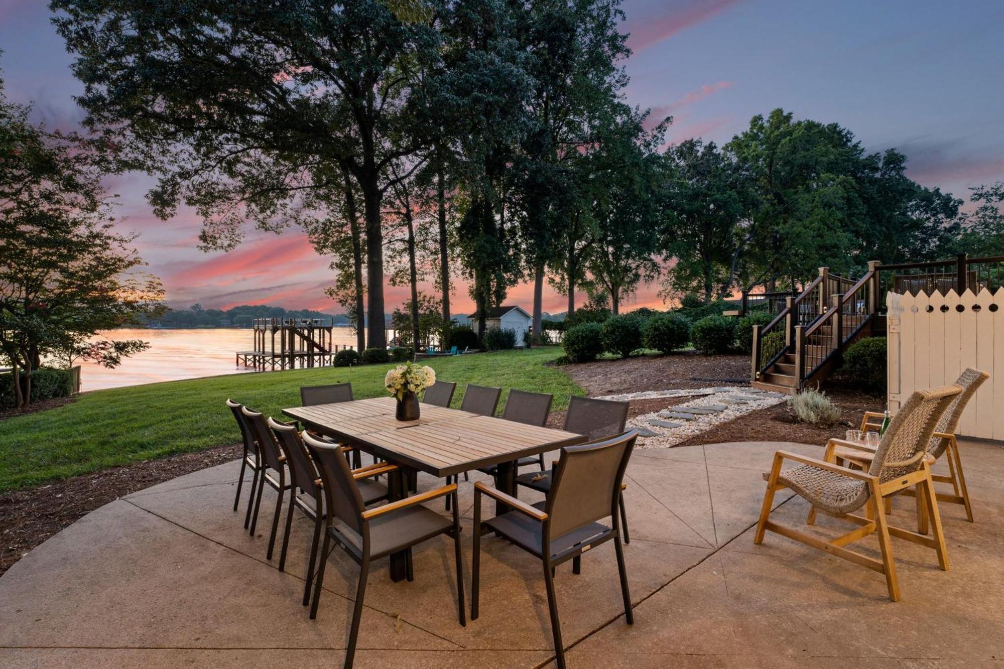 Lakefront Living Mooresville Exterior photo