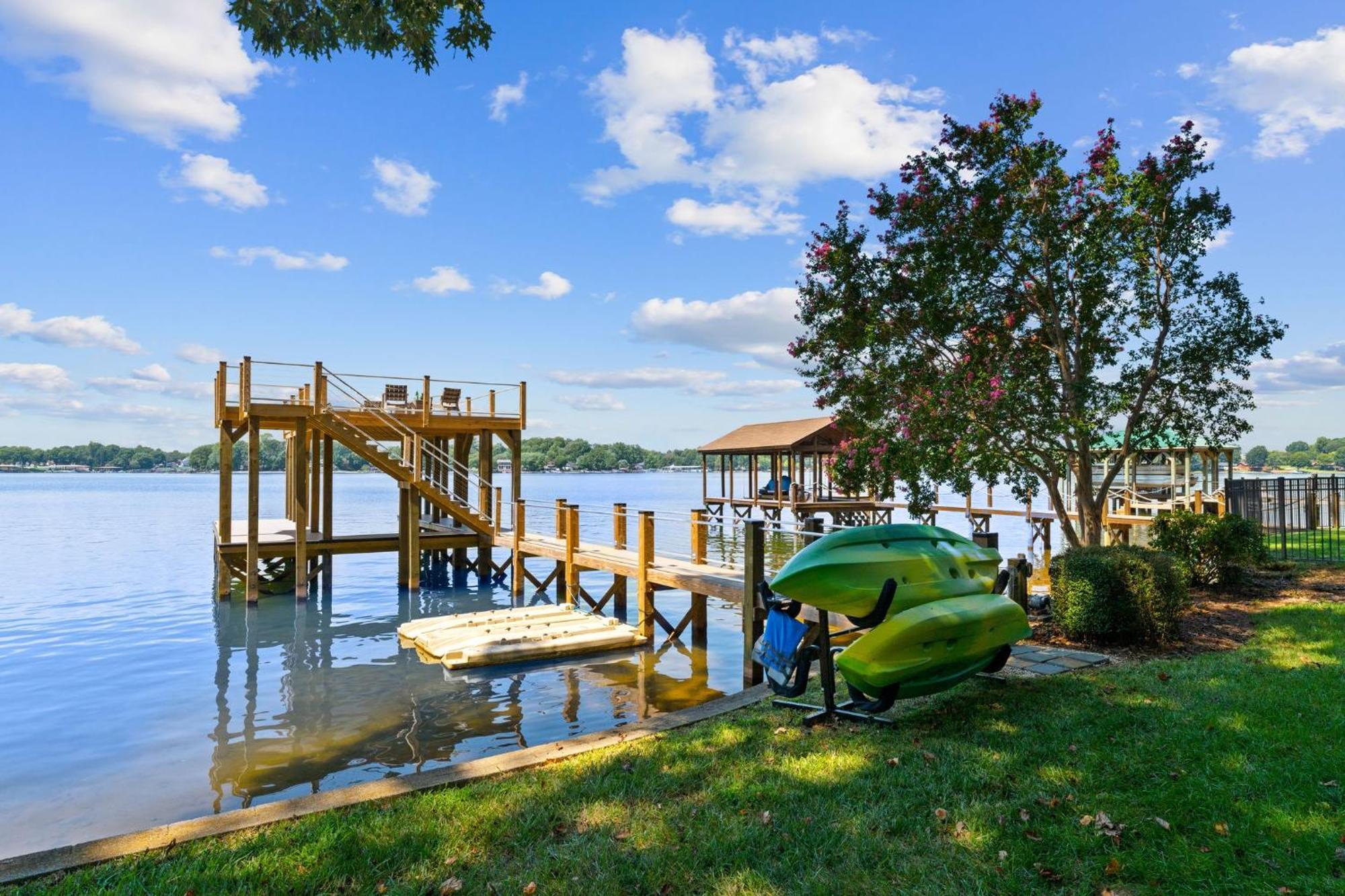 Lakefront Living Mooresville Exterior photo